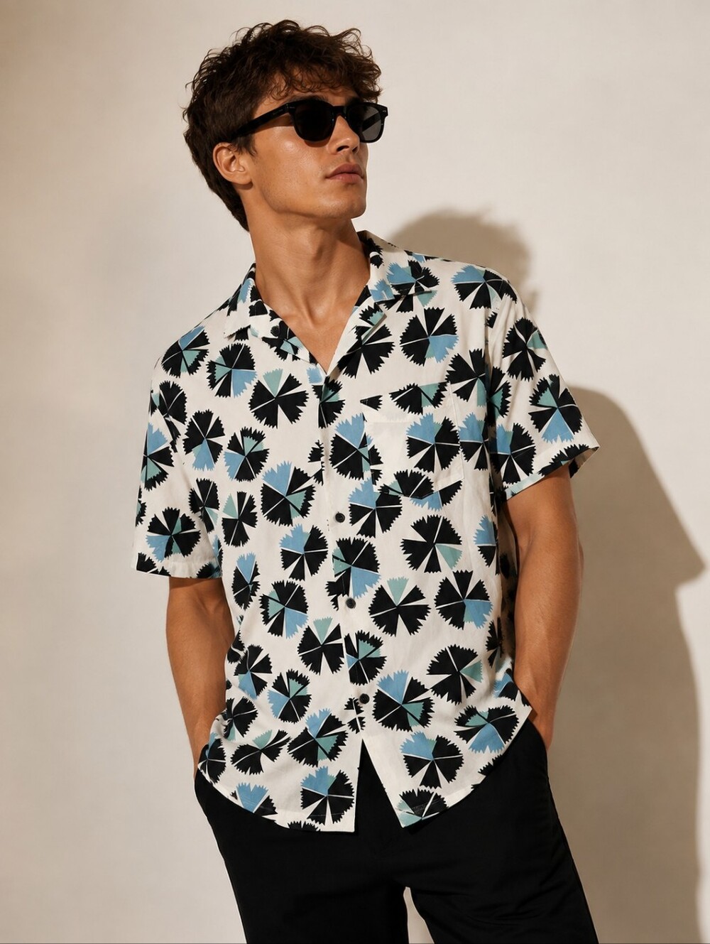 Marc by Marc Jacobs Men's Camp Collar Button Up Shirt NWT Size Medium Geometric